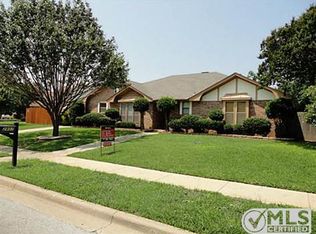 2807 Creekwood Dr N, Grapevine, TX 76051