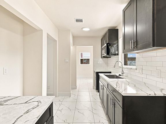 5th image of 1825 Rosedale St