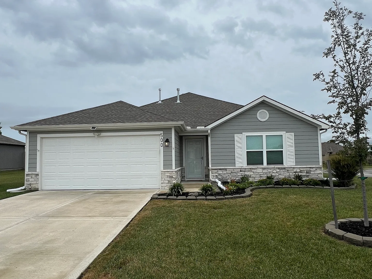 3 bed, 1480 sqft, $2,050 — Photo 1