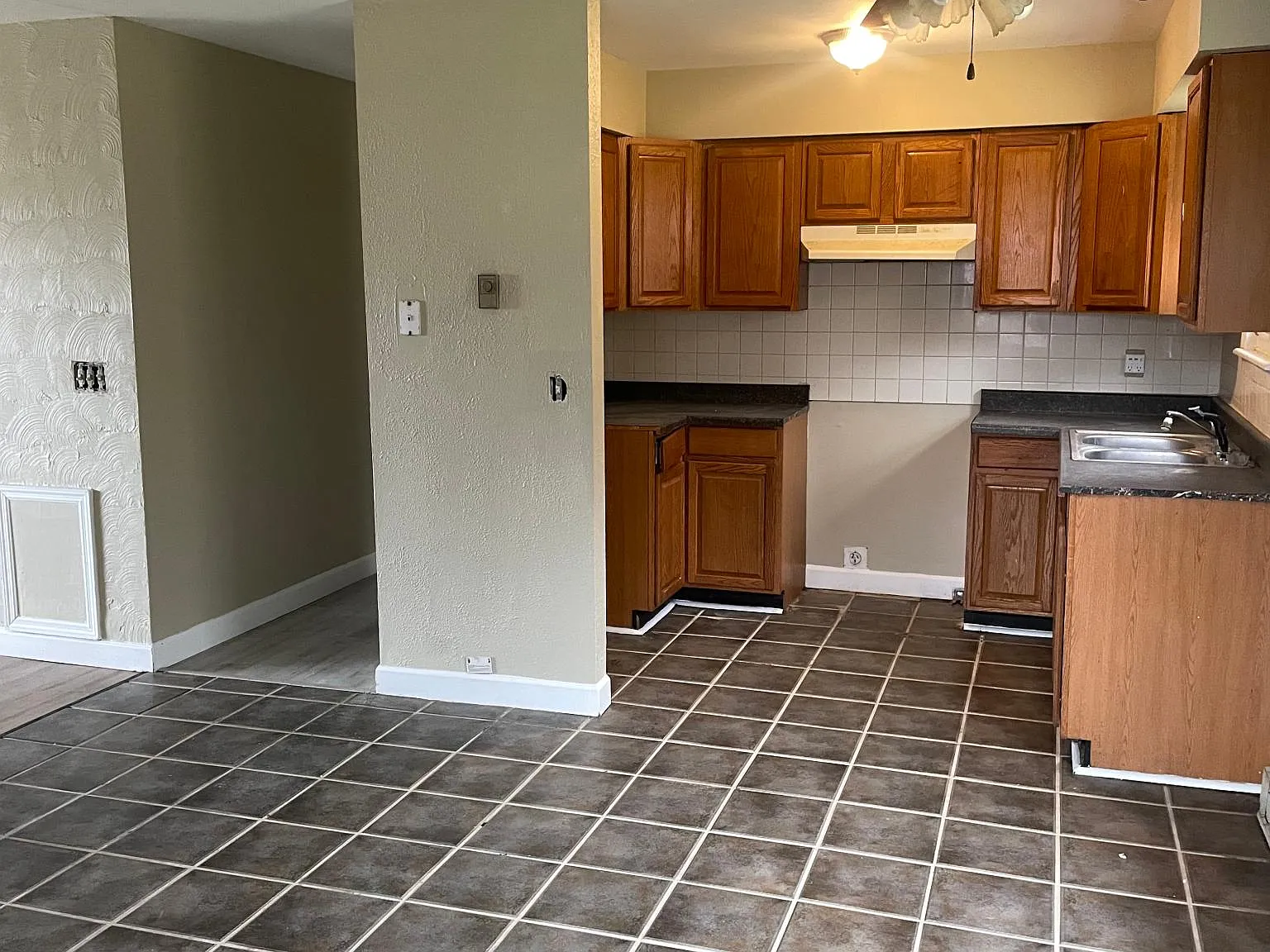 3 bed, 1170 sqft, $1,250 — Photo 4