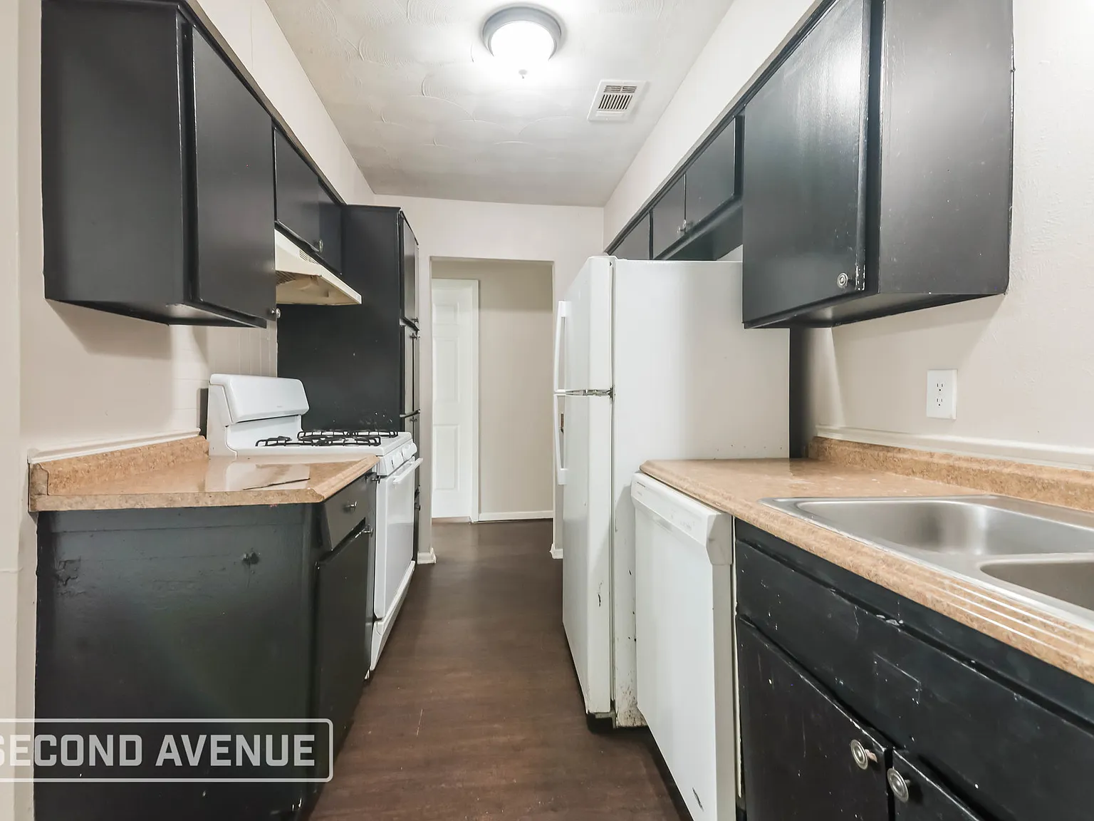 4 bed, 2.0 bath, 1330 sqft, $2,399 — Photo 4