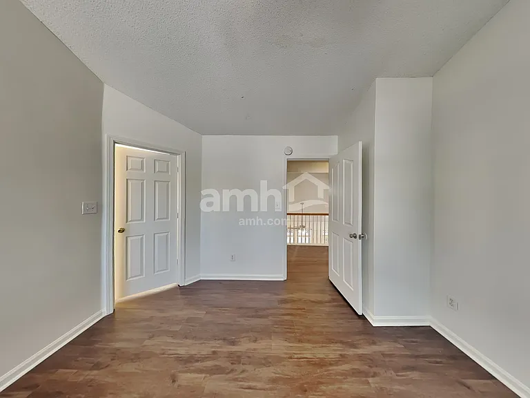 8401 Redstone View Dr — Photo 13