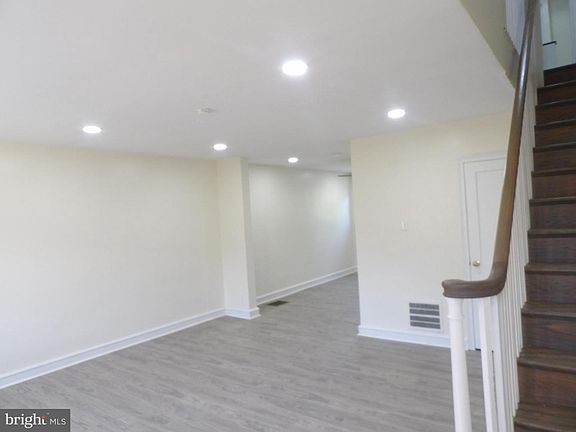 5th image of 439 E Howell St