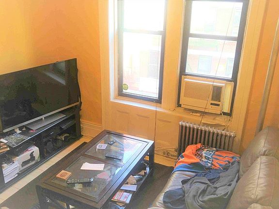 4th image of 240 W 16th St #3C