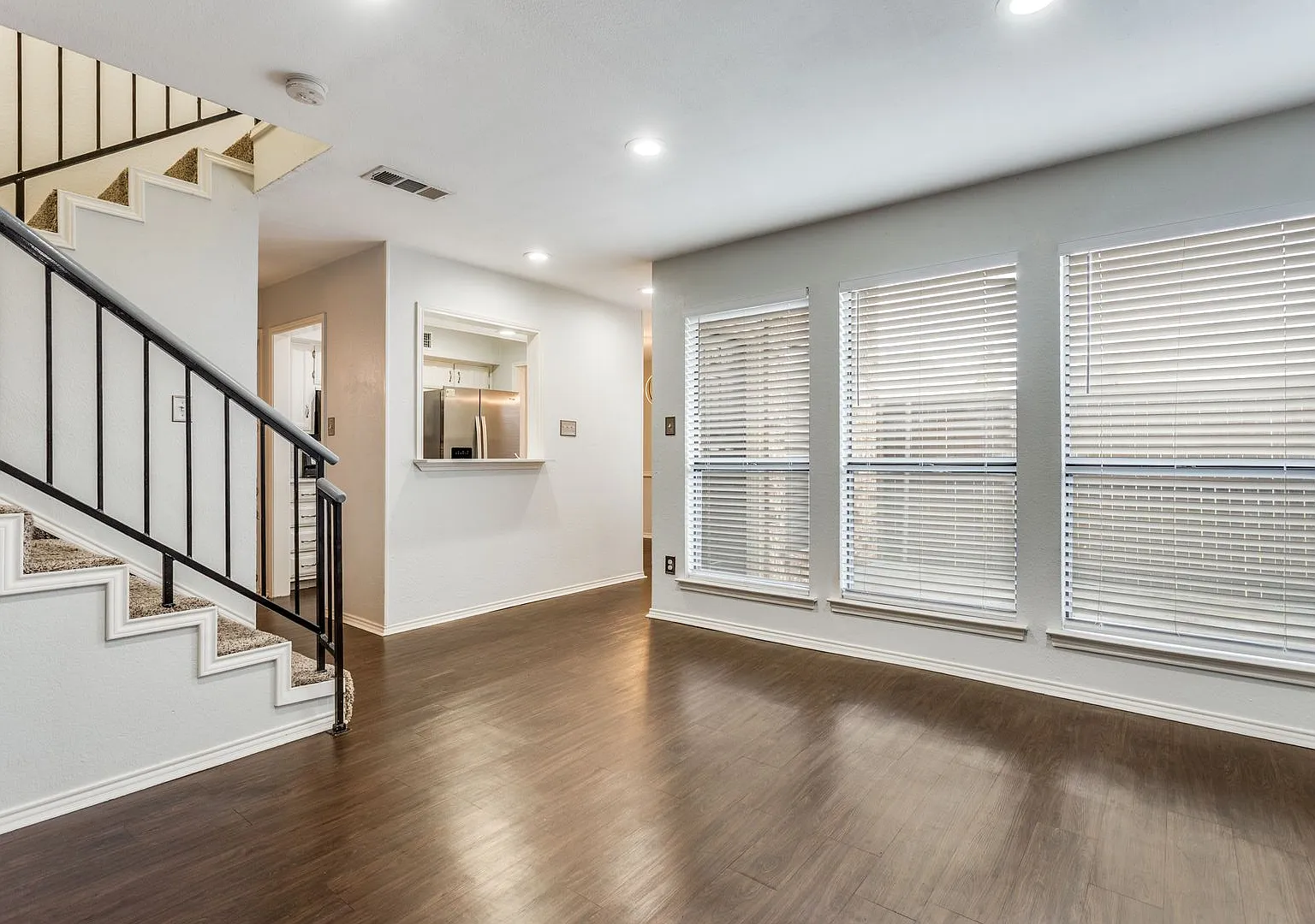 Modern 2-Bedroom Home for Rent Near DFW Airport — Photo 4