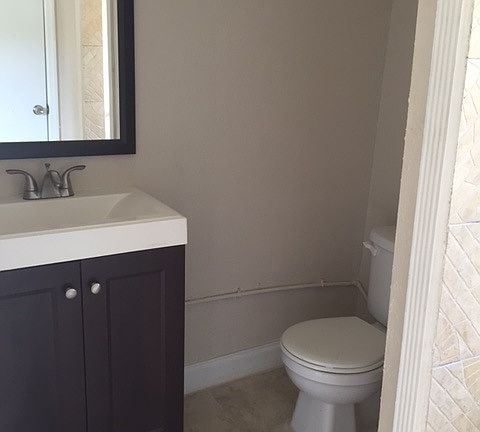 5th image of 721 NE 43rd Ct