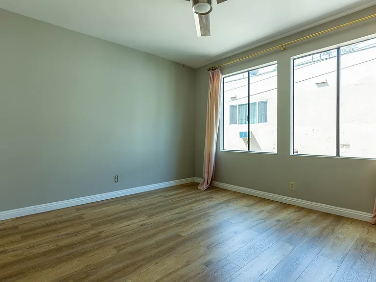 5125 Harold Way #202 — Photo 37