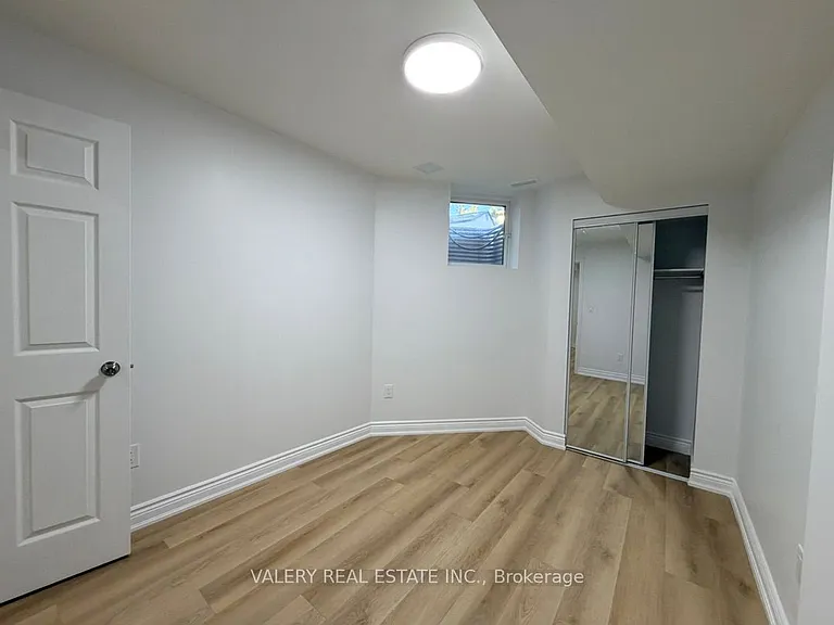 1683 Moongate Cres #LOWER — Photo 11