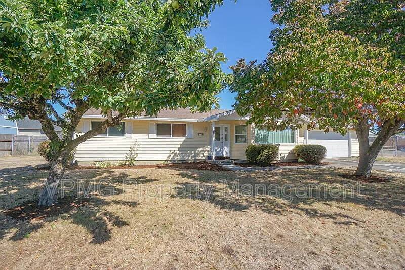3 bed, 1.5 bath, 1174 sqft, $2,695 — Photo 2