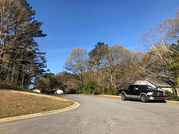 4th image of 624 Victoria Ln
