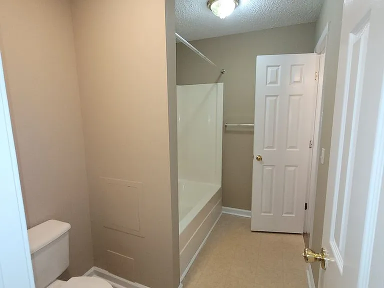 121-123 Mario Cir — Photo 11