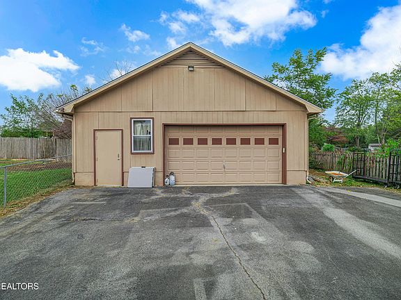 2nd image of 5405 Bluefield Rd