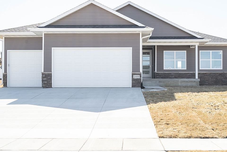 1st image of 2406 Leigh Ln