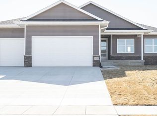 2406 Leigh Ln, Cedar Falls, IA 50613