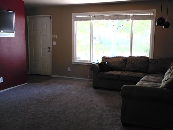 5th image of 574 SE 32nd Ave
