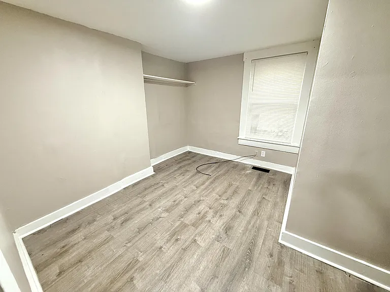 121 N Broadway St #4 — Photo 5