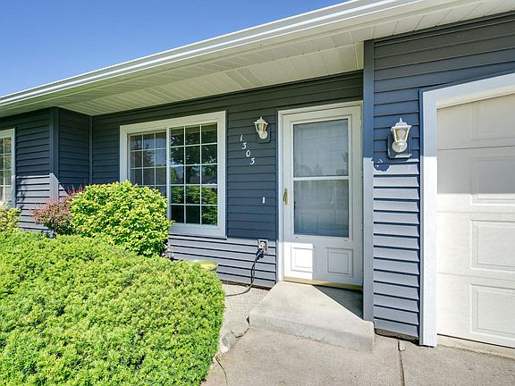 5th image of 1303 E Singing Hills Dr