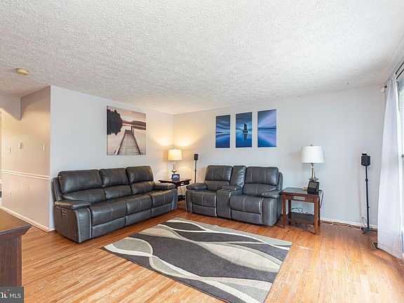 4th image of 839 Dora Pl