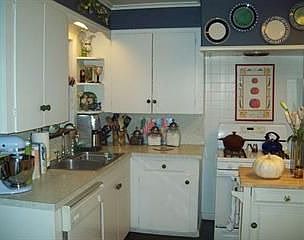 5th image of 640 Huron St