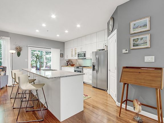 5th image of 205 Dallam Ave Unit 15