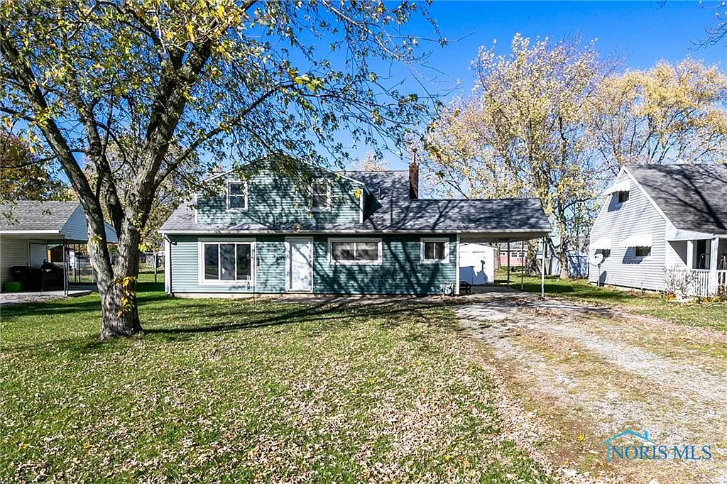 1586 Westgate Dr photo 1