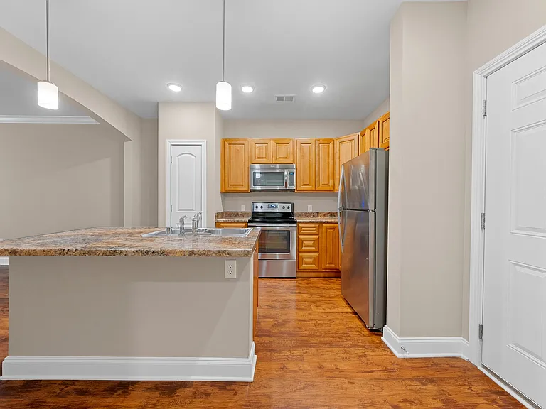 Mount Victor Olde Towne Luxury Apartments — Photo 65