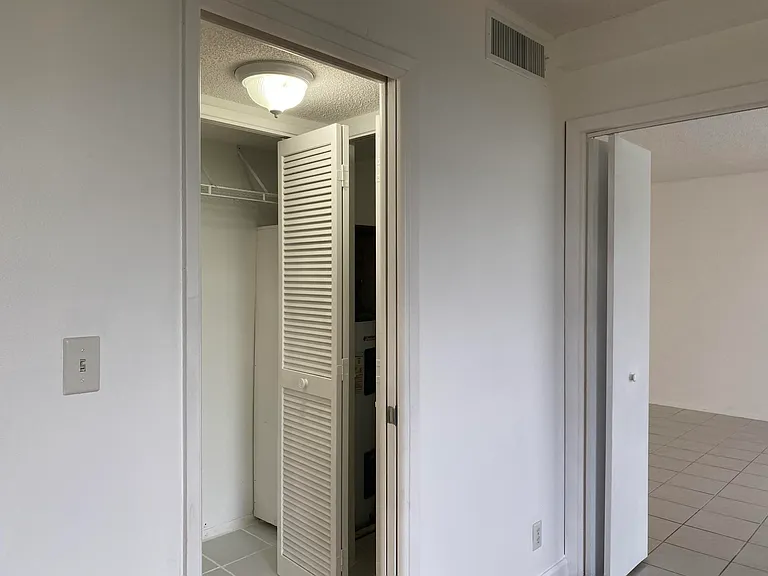 2751 S Palm Aire Dr #107 — Photo 9