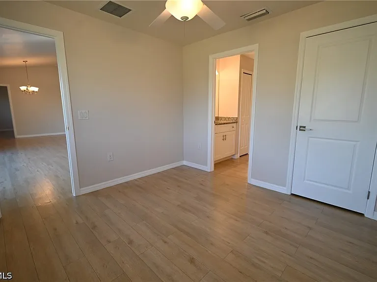 1914 NE 13th Pl — Photo 12