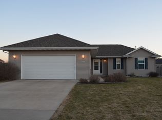 W6151 Rock Island Dr, Greenville, WI 54942