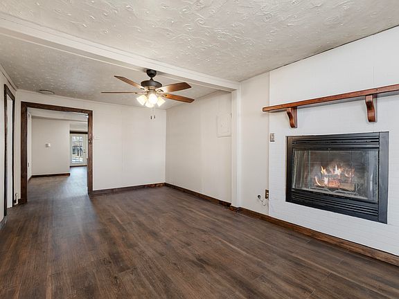 3rd image of 1921 N Lonepine Avenue
