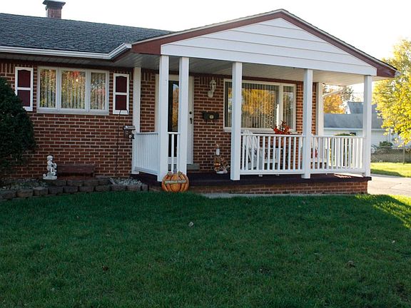 2nd image of 1155 Laurel Ct