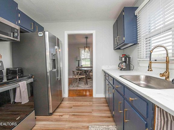 4th image of 125 Clark Ave