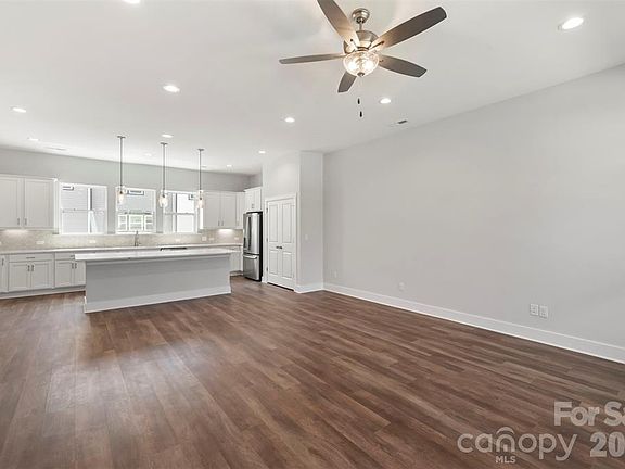 4th image of 417 Prine Pl