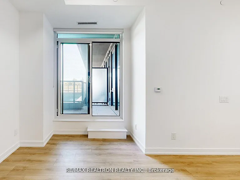 500 Dupont St #301 — Photo 26