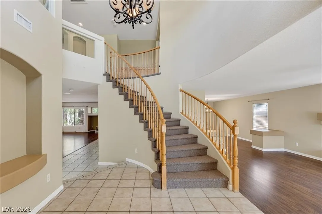 5 bed, 3.0 bath, 3297 sqft, $2,790 — Photo 2