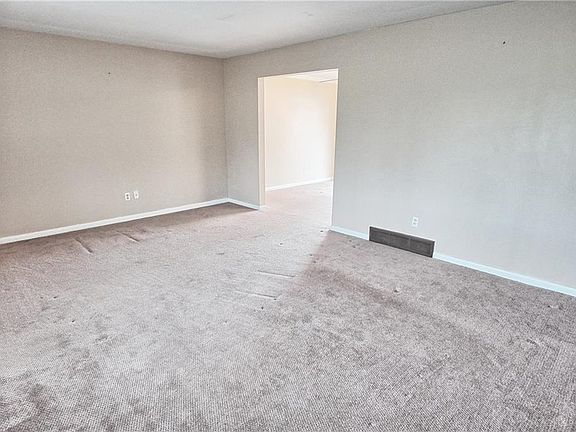 5th image of 4500 Roosevelt Blvd