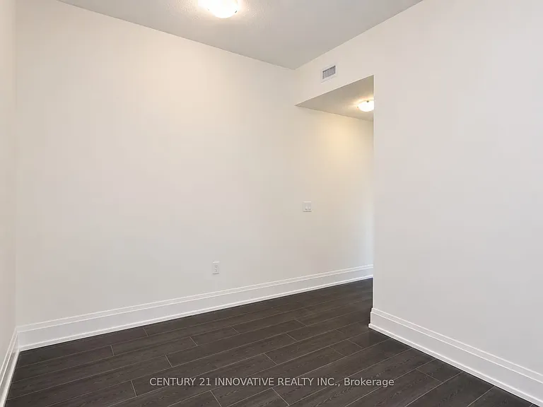 509 Dundas St W — Photo 10