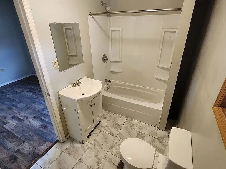 243 E Broad St — Photo 11