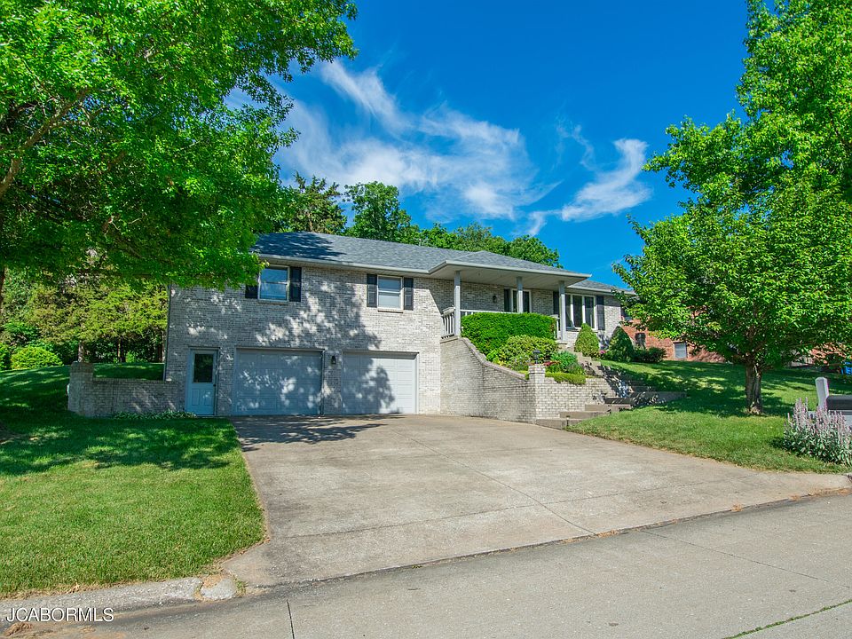 1st image of 914 Bannister Dr