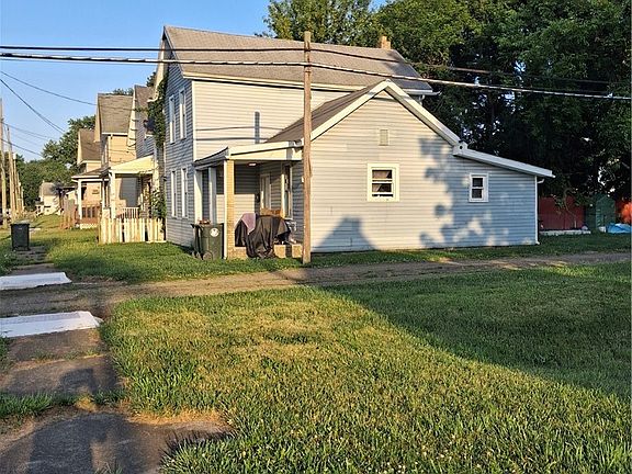 4th image of 1412 4th St NE