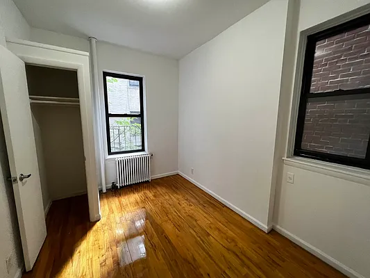 Rented by Salon Realty Corp | media 4