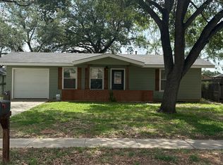 506 Mark St, Pleasanton, TX 78064