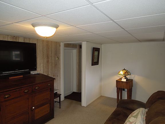 3rd image of 211 Fernwood Dr
