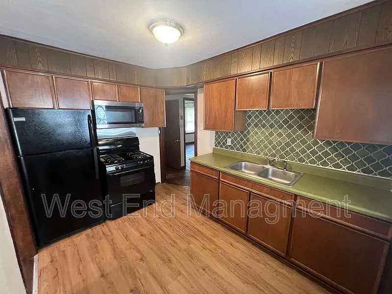 2 bed, 1.0 bath, $1,295 — Photo 4