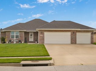 1331 S Strasbourg Ave, Springfield, MO 65802