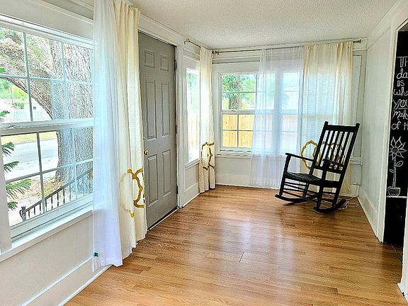 Sunroom/Entry