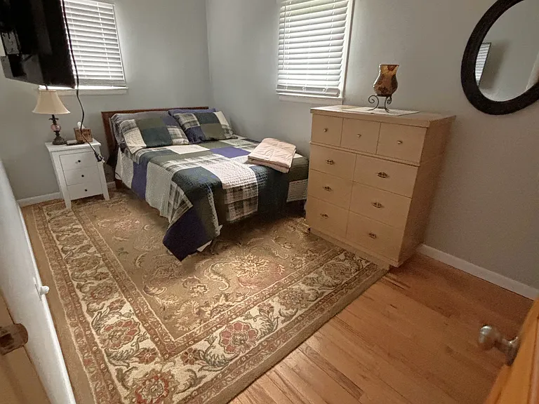 Bedroom 3: Full bed, 42" flat screen TV