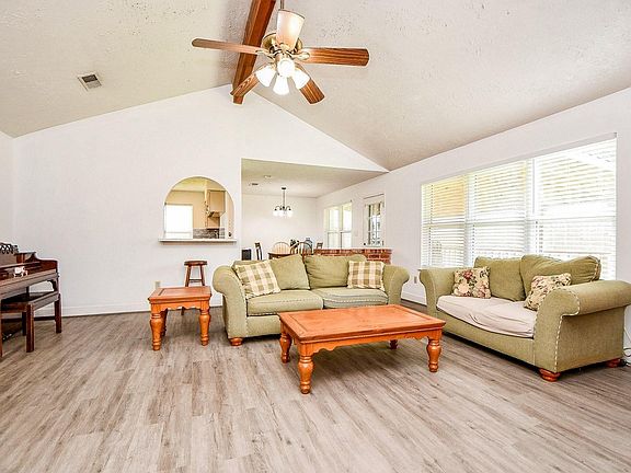 3rd image of 12903 Becklin Ln