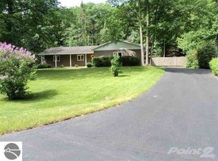 415 Oak Ridge Dr E, Traverse City, MI 49685