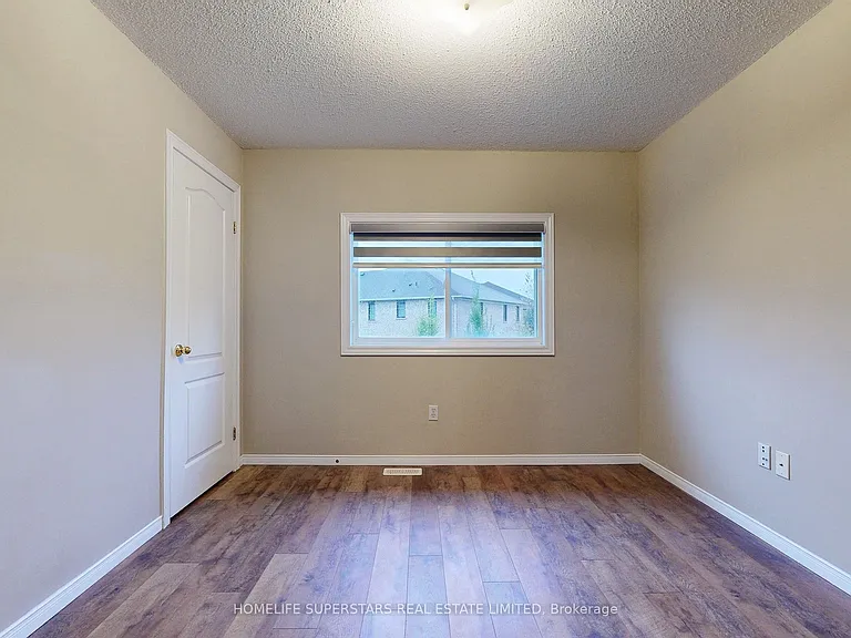 32 Holkham Ave — Photo 20